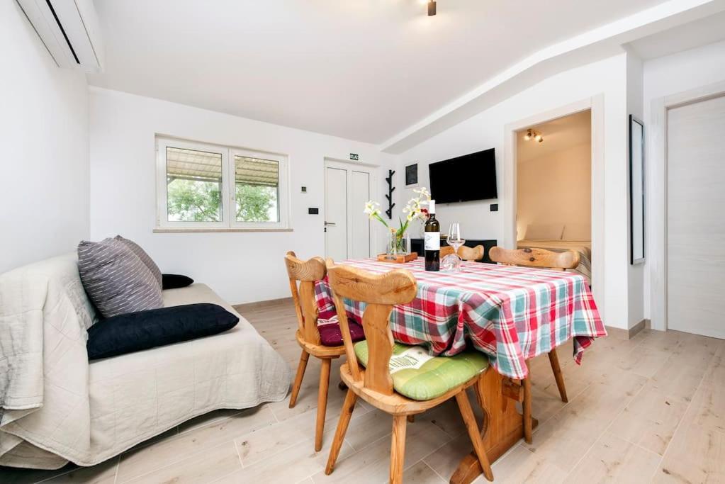 Kuca Za Odmor Toncas Villa Rovinj Exteriör bild